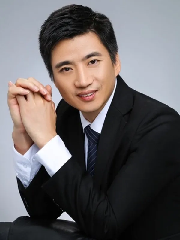 Studio portrait of Kaiser Song, Managing Member of Petralis Energy Resources.